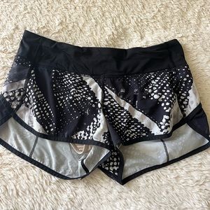 Lululemon Speed Up Shorts size 6